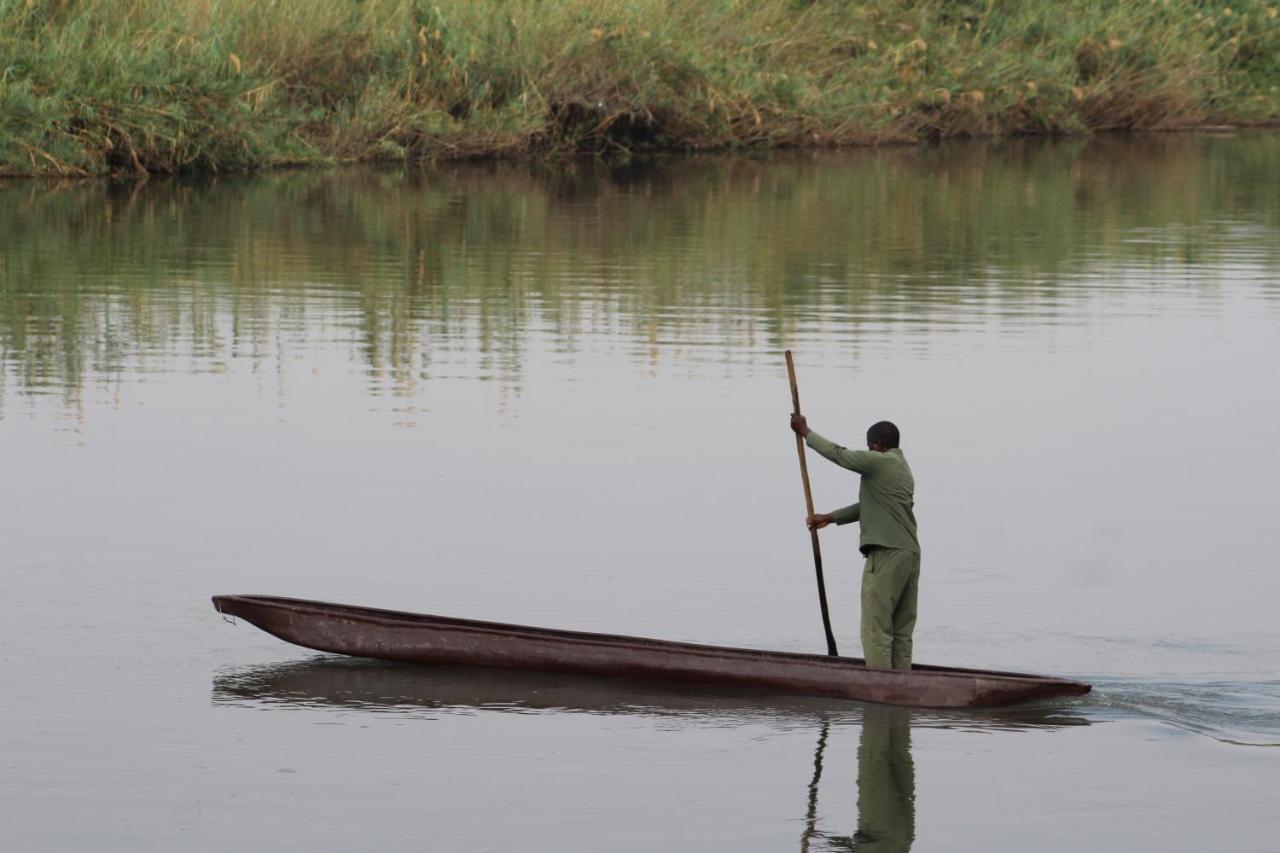 Kubu Queen Houseboat Hotel Shakawe Buitenkant foto